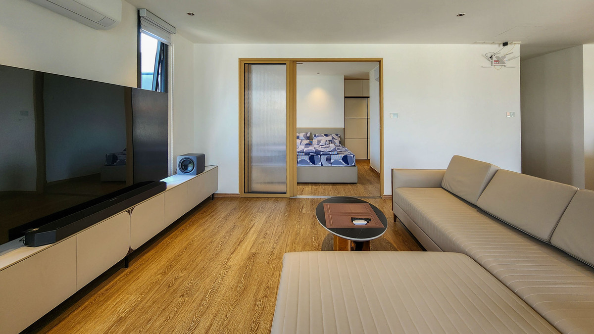 ให้เช่าคอนโดเชียงใหม่ : ยูนิตพิเศษ ขนาดใหญ่กว่าปกติ คอนโด 3 ห้องนอน ชั้นบนสุด วิวภูเขา ใกล้สนามบิน