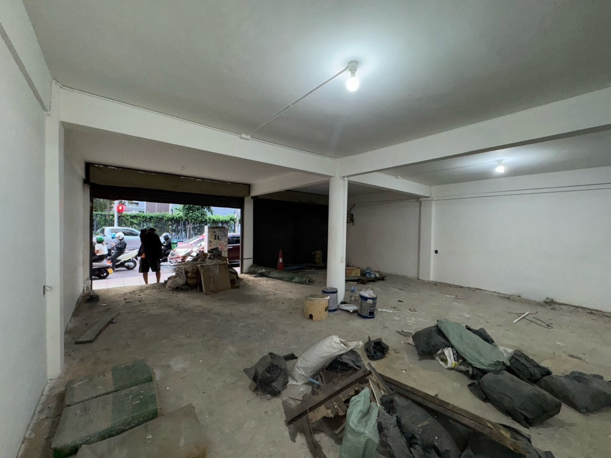 ให้เช่าอาคารพาณิชย์สุขุมวิท อโศก ทองหล่อ : ปล่อยเช่า อาคารพาณิชย์ 2 คูหา 3 ชั้น + ดาดฟ้า @ ซอยเอกมัย 12 สุขุมวิท 63 จอดรถได้ที่ DONKI TONGLOR