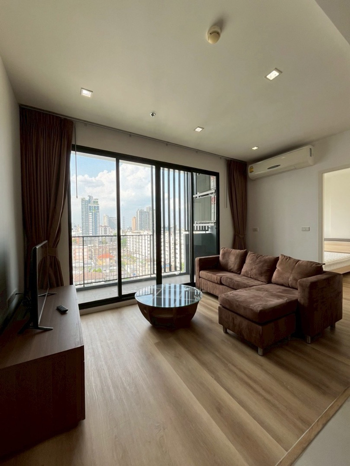 ให้เช่าคอนโดรัชดา ห้วยขวาง : 🔹Quinn Ratchada 17🔹45sq.m 20k
Good Viewe Good vibe🫡