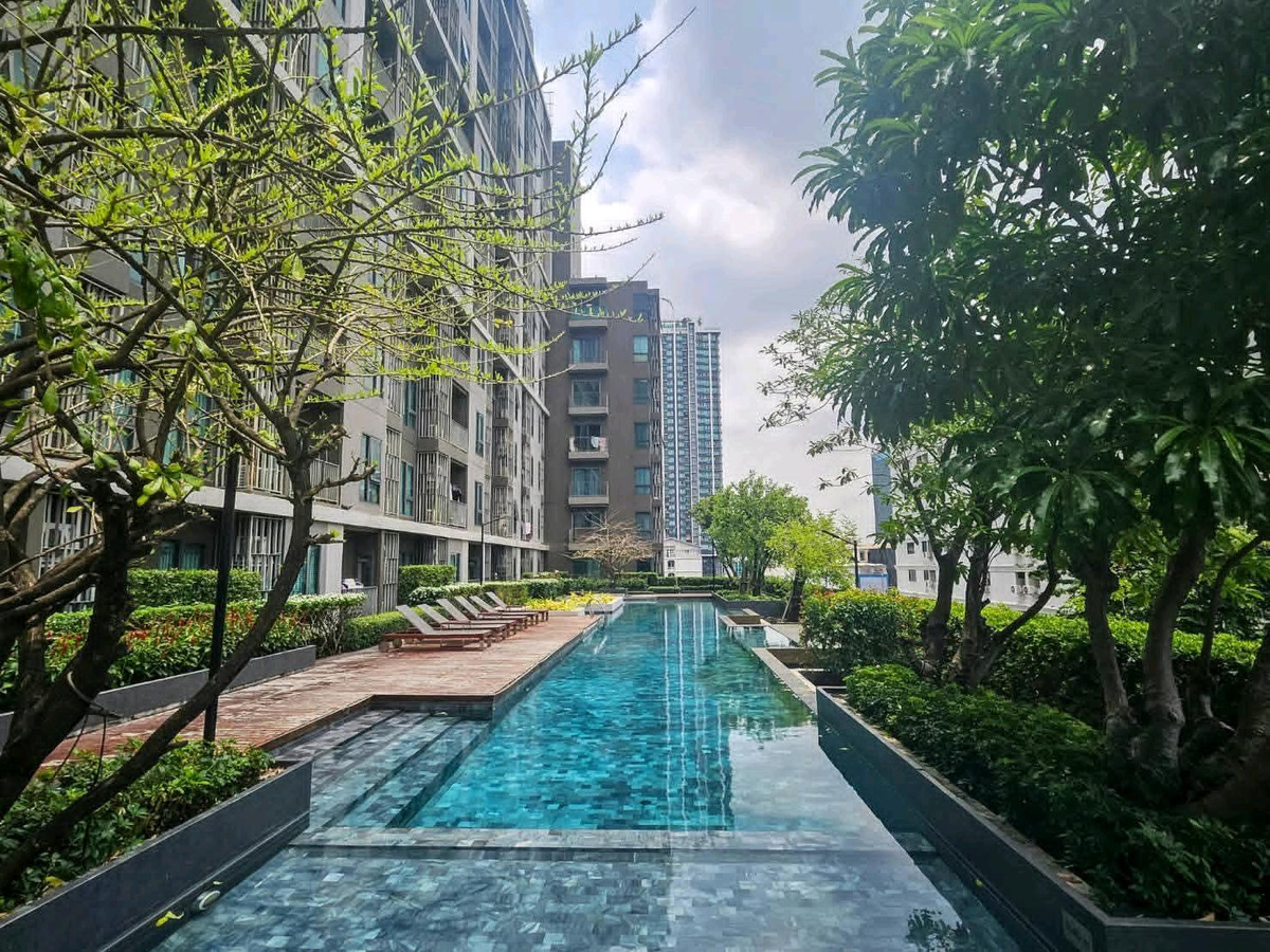 For RentCondoRatchadapisek, Huaikwang, Suttisan : 🍃 Big room, Rare Item, MRT Huai Khwang location, walk only 150 m.