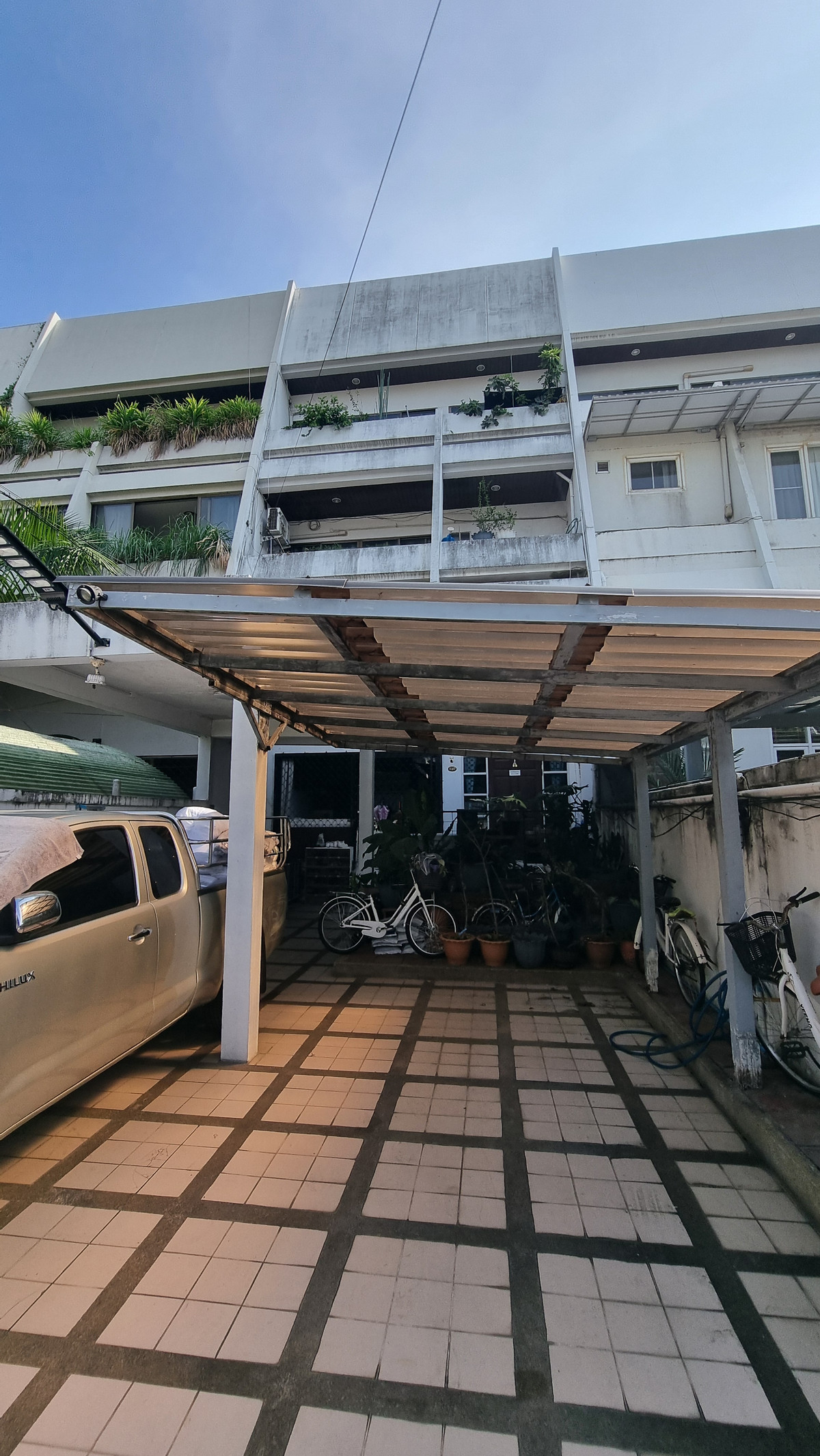 For RentTownhomeSukhumvit, Asoke, Thonglor : Townhouse for rent in Phrom Phong, suitable for living. Or make a home office of 500 sq m.