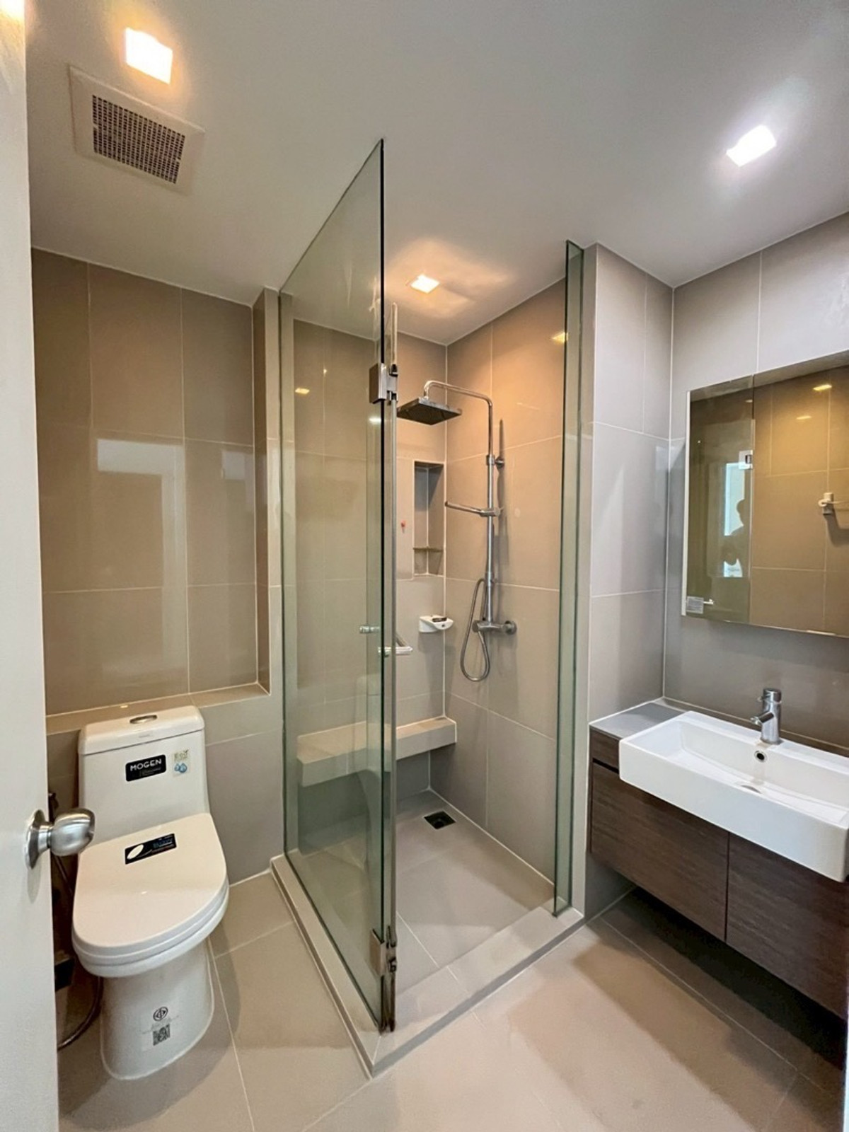 ให้เช่าคอนโดรัชดา ห้วยขวาง : 🔹Quinn Ratchada 17🔹45sq.m 20k
Good Viewe Good vibe🫡