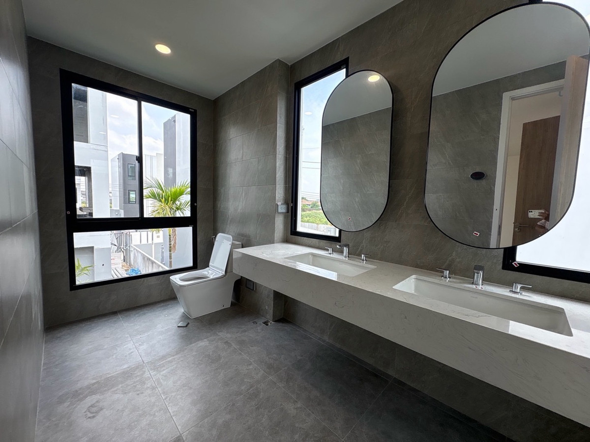 ให้เช่าบ้านลาดกระบัง สุวรรณภูมิ : ให้เช่า บ้านเดี่ยว 3 ชั้น Altitude Forest Onnut - Latkrabang (อัลติจูด ฟอเรสต์ อ่อนนุช - ลาดกระบัง) 
