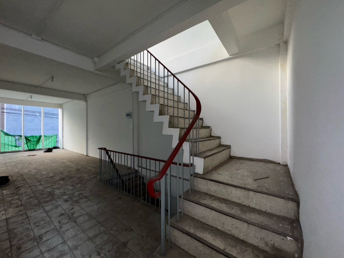 ให้เช่าอาคารพาณิชย์สุขุมวิท อโศก ทองหล่อ : ปล่อยเช่า อาคารพาณิชย์ 2 คูหา 3 ชั้น + ดาดฟ้า @ ซอยเอกมัย 12 สุขุมวิท 63 จอดรถได้ที่ DONKI TONGLOR