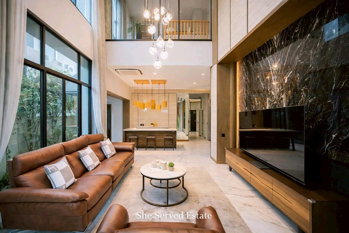 ให้เช่าบ้านลาดพร้าว101 แฮปปี้แลนด์ : For Rent ◈ The Gentry Ekamai–Ladprao  ◈ House Size: 380 SQ.M. • Land Size: 65 SQ.W. • 3-Storey Luxury House • Layout: 3 Bedrooms | 4 Bathrooms | 1 Maid Room • Parking: 3 Car Parking Spaces