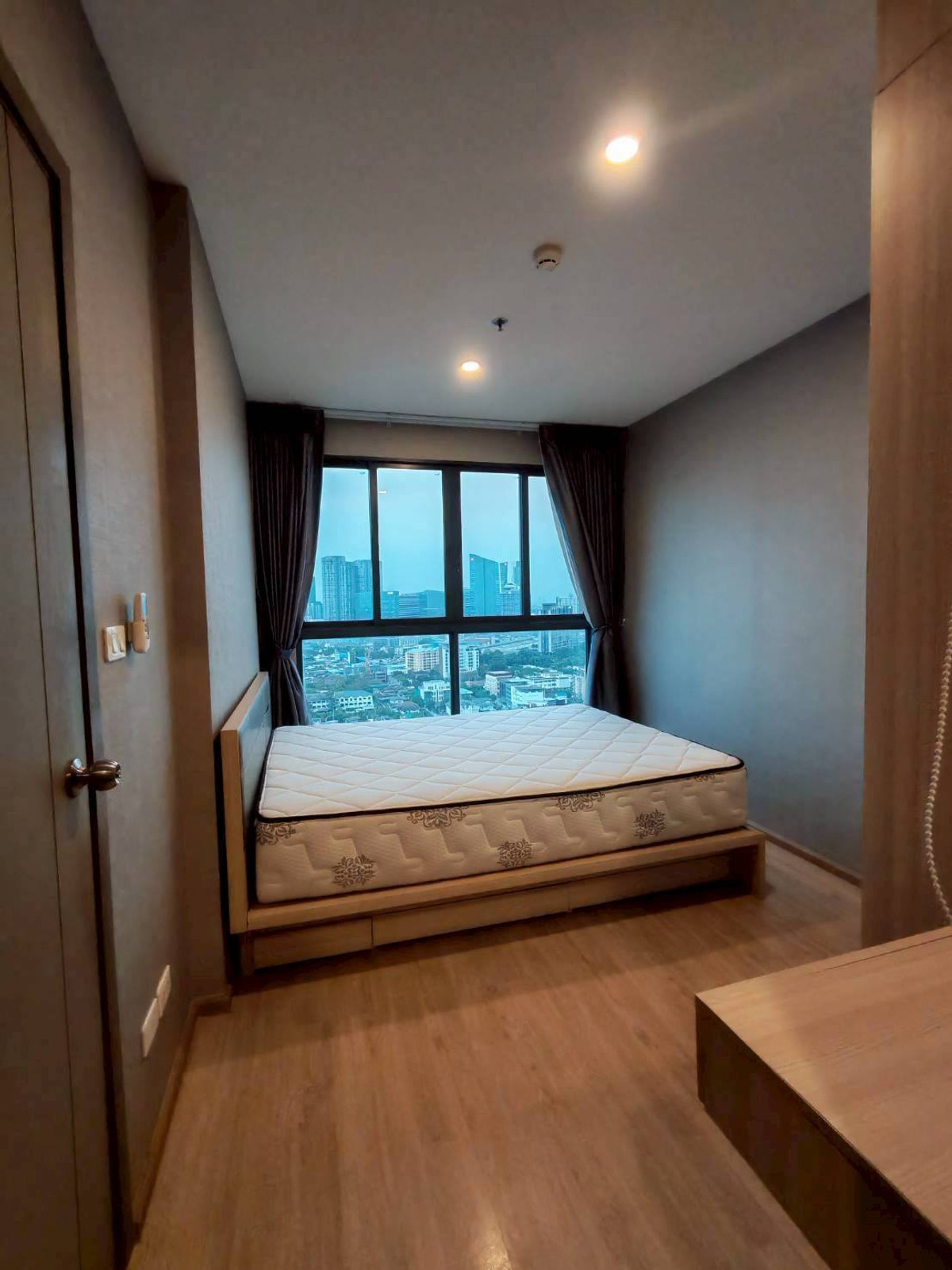 For RentCondoBangna, Bearing, Lasalle : Condo for Rent: Ideo O2 Near BTS Bang Na (approx. 300 meters)