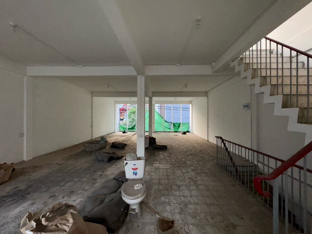 ให้เช่าอาคารพาณิชย์สุขุมวิท อโศก ทองหล่อ : ปล่อยเช่า อาคารพาณิชย์ 2 คูหา 3 ชั้น + ดาดฟ้า @ ซอยเอกมัย 12 สุขุมวิท 63 จอดรถได้ที่ DONKI TONGLOR