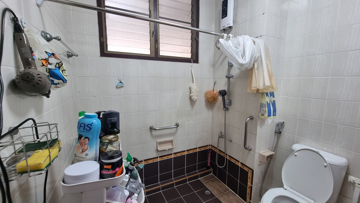 For RentTownhomeSukhumvit, Asoke, Thonglor : Townhouse for rent in Phrom Phong, suitable for living. Or make a home office of 500 sq m.