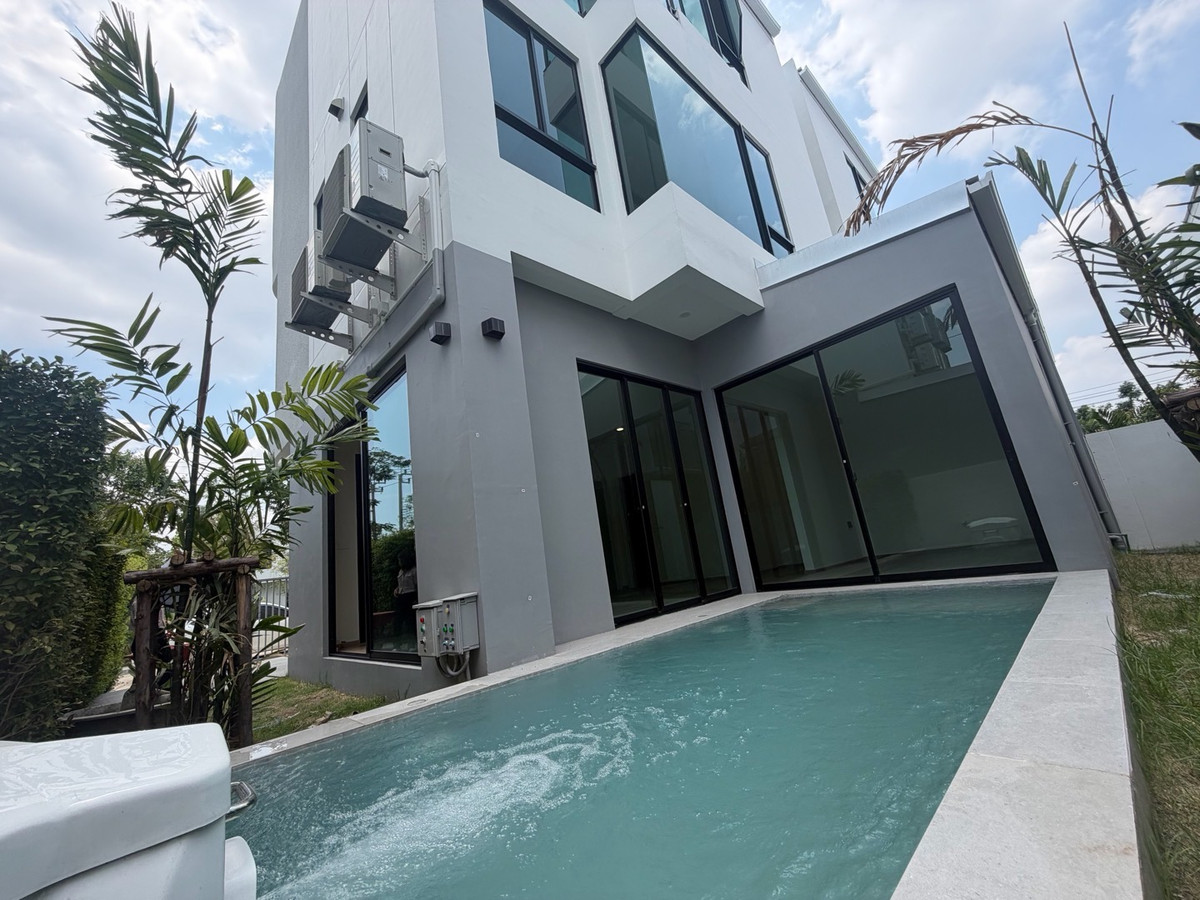 ให้เช่าบ้านลาดกระบัง สุวรรณภูมิ : ให้เช่า บ้านเดี่ยว 3 ชั้น Altitude Forest Onnut - Latkrabang (อัลติจูด ฟอเรสต์ อ่อนนุช - ลาดกระบัง) 
