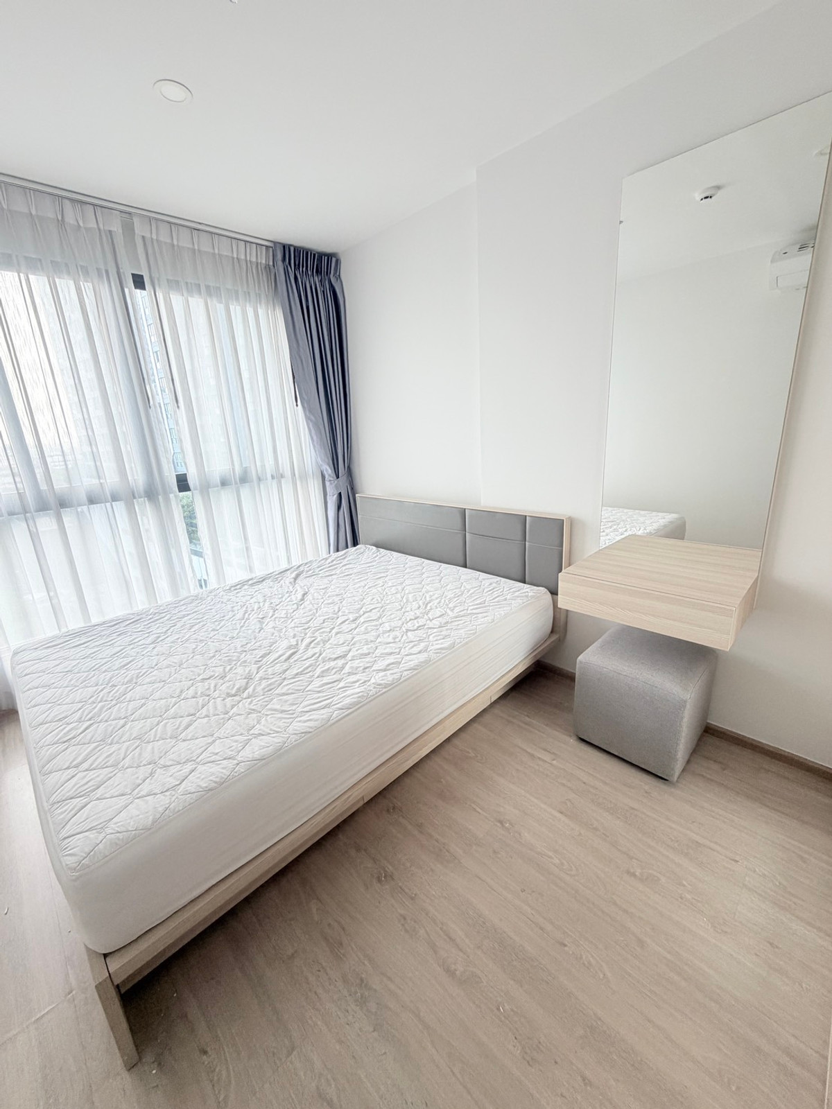 For RentCondoBangna, Bearing, Lasalle : Condo for Rent: Ideo O2 Near BTS Bang Na (approx. 300 meters)