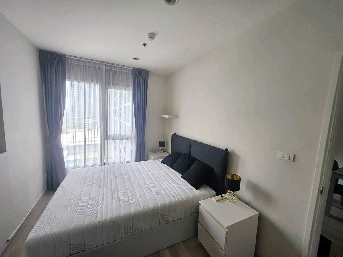 For RentCondoRatchadapisek, Huaikwang, Suttisan : 🍃 Big room, Rare Item, MRT Huai Khwang location, walk only 150 m.