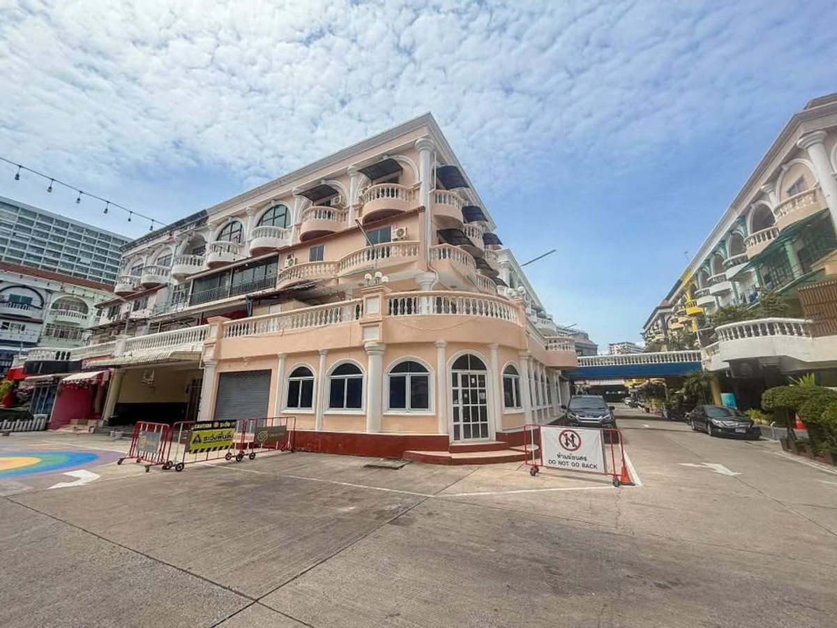For SaleShop HousePattaya, Bangsaen, Chonburi : ✅ For Sale – Corner Unit, Prime Location Renovated ✅ Jomtien Complex Plaza - Ready to move in ✅