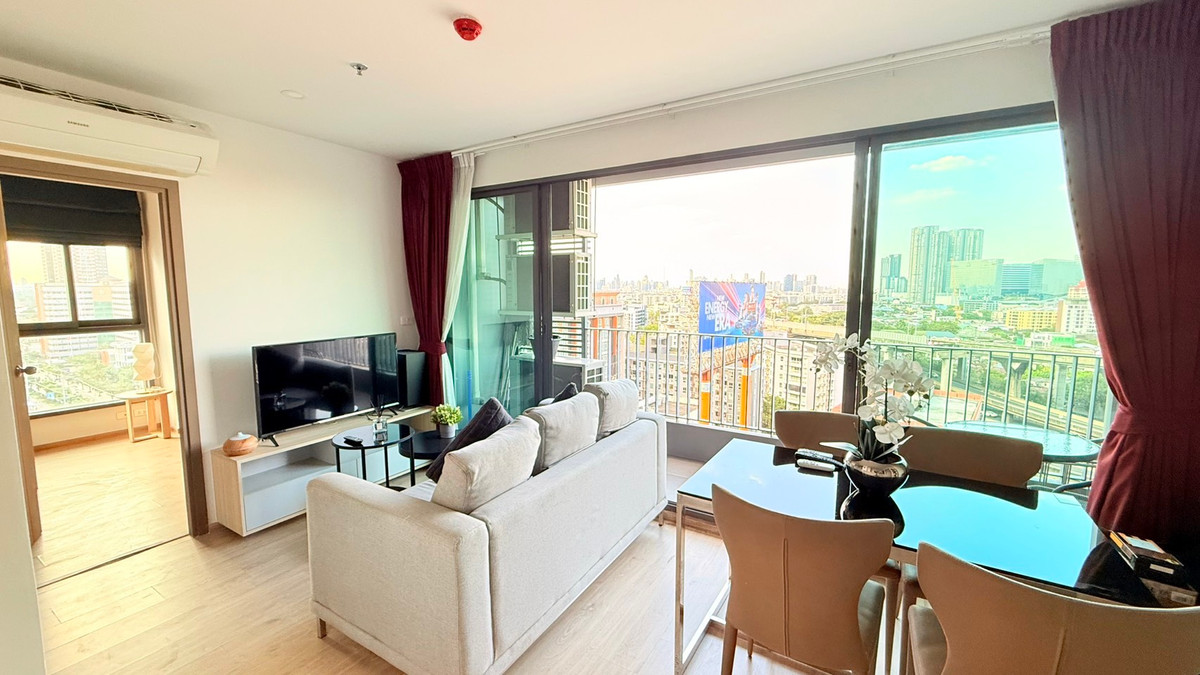 For RentCondoBangna, Bearing, Lasalle : Condo for Rent: Ideo O2 Near BTS Bang Na (approx. 300 meters)