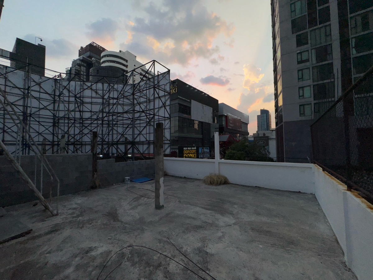 ให้เช่าอาคารพาณิชย์สุขุมวิท อโศก ทองหล่อ : ปล่อยเช่า อาคารพาณิชย์ 2 คูหา 3 ชั้น + ดาดฟ้า @ ซอยเอกมัย 12 สุขุมวิท 63 จอดรถได้ที่ DONKI TONGLOR