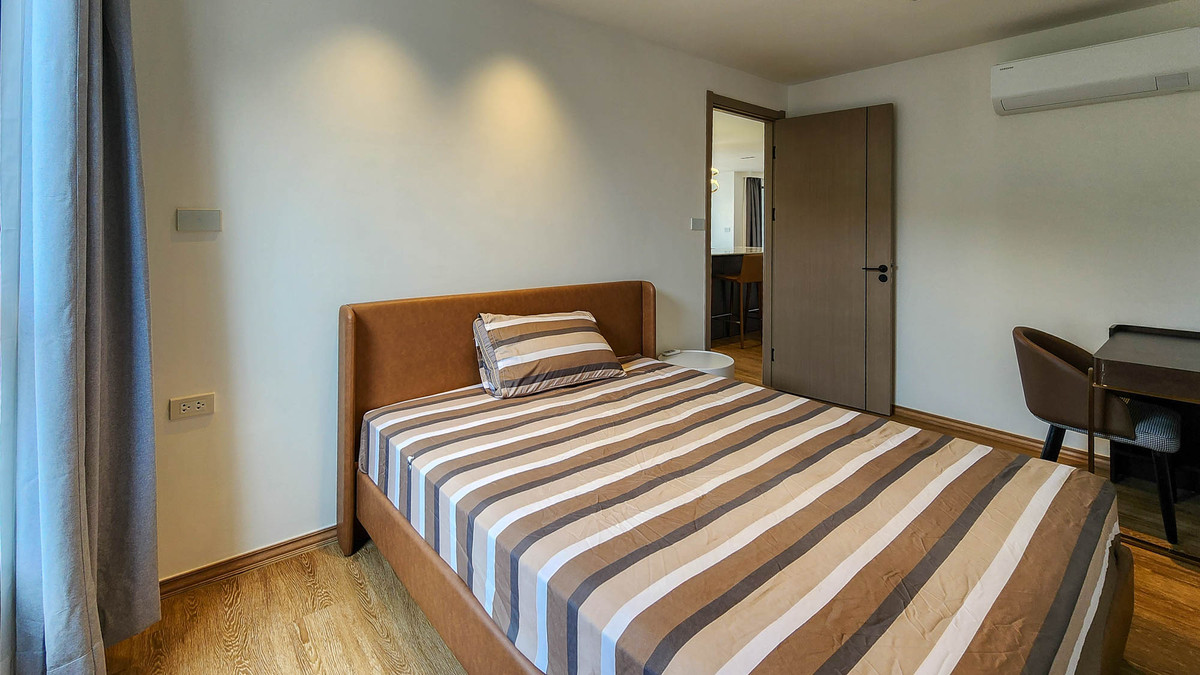 ให้เช่าคอนโดเชียงใหม่ : ยูนิตพิเศษ ขนาดใหญ่กว่าปกติ คอนโด 3 ห้องนอน ชั้นบนสุด วิวภูเขา ใกล้สนามบิน