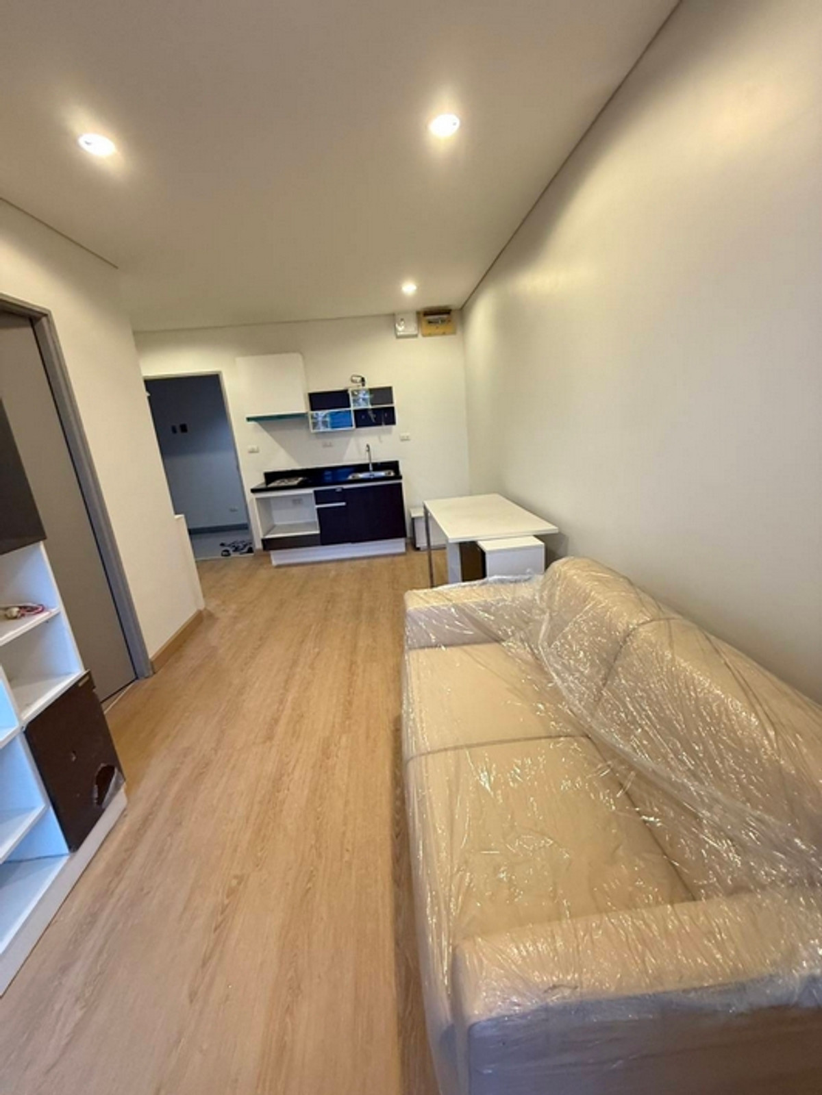 ขายคอนโดพระราม 2 บางขุนเทียน : ขายคอนโด เซอราโน่ พระราม 2 ขนาด 32 ตรม. เฟอร์บิ้วอินครบ ใกล้เซ็นทรัล พระรามสอง