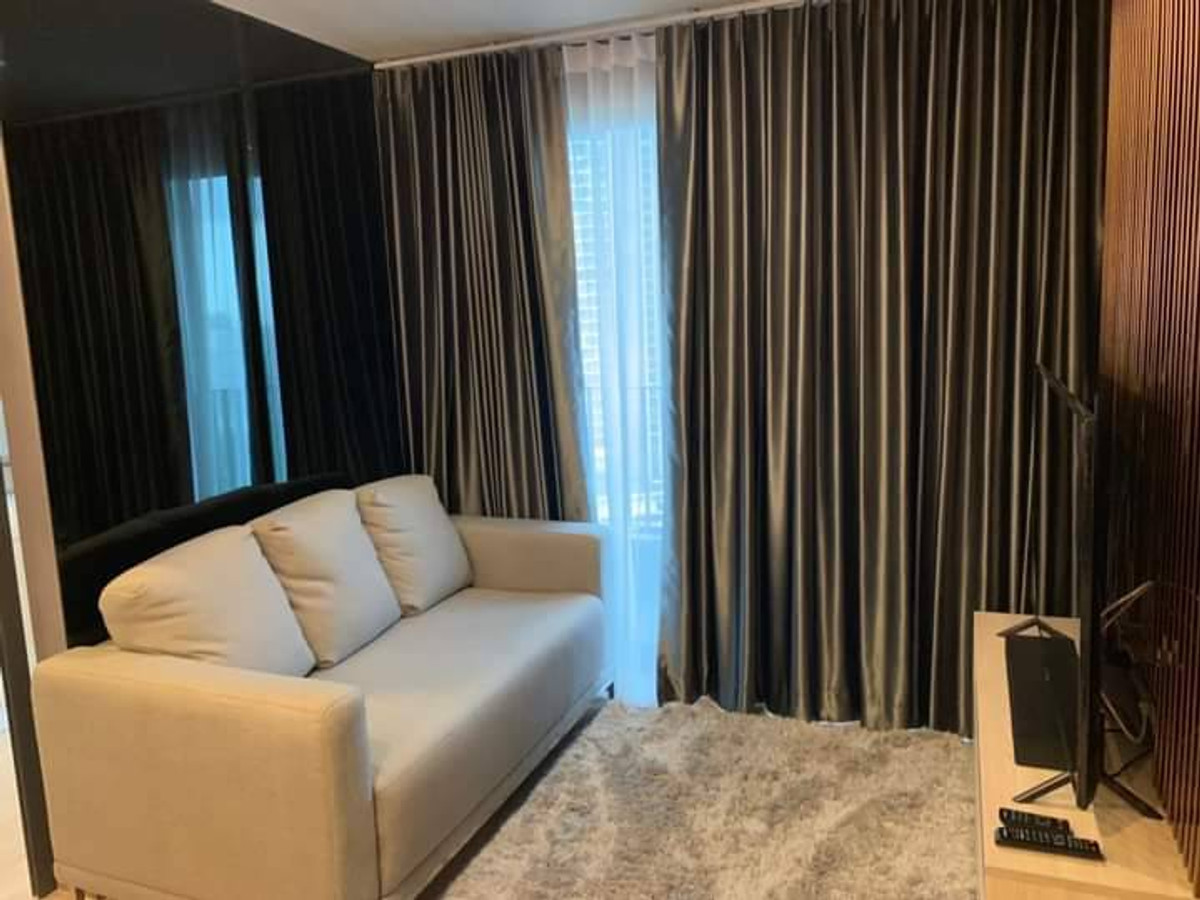 For RentCondoBangna, Bearing, Lasalle : Condo for Rent: Ideo O2 Near BTS Bang Na (approx. 300 meters)