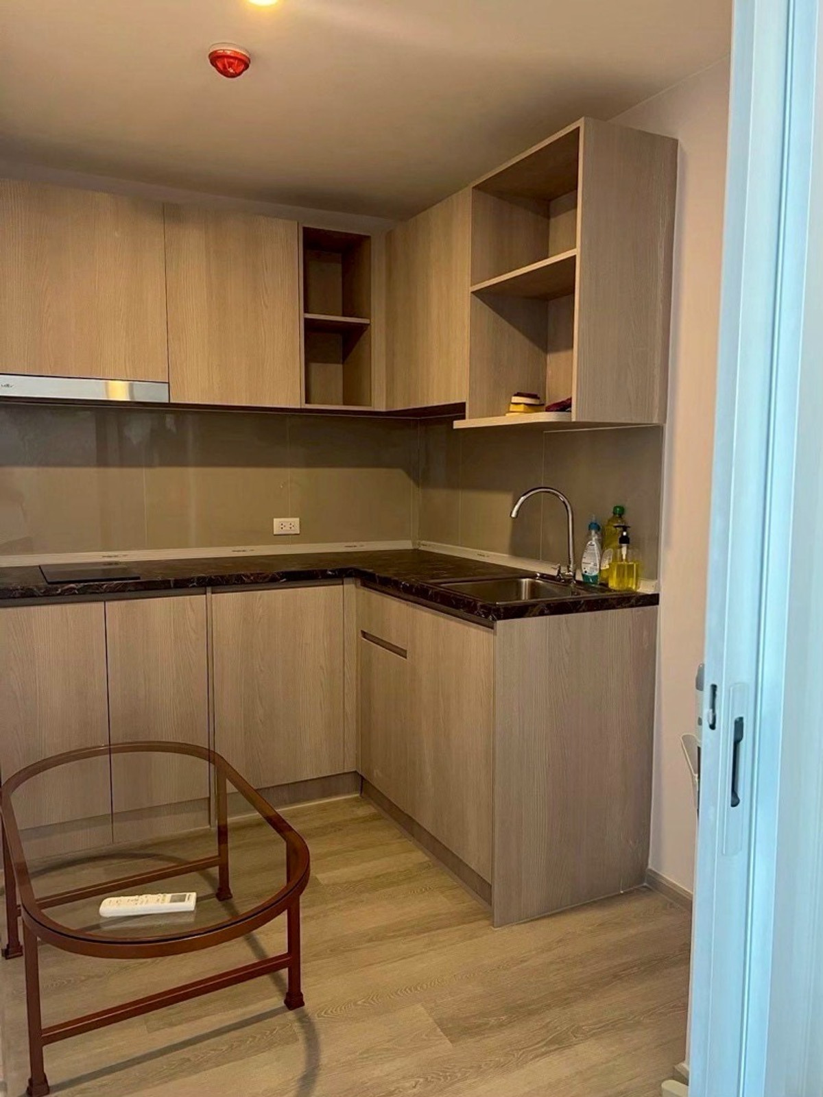 ให้เช่าคอนโดท่าพระ ตลาดพลู วุฒากาศ : 💙@condocurator 💙 ให้เช่า Elio Sathorn - Wutthakat ห้องใหม่ เฟอร์นิเจอร์ครบ [PM4868]