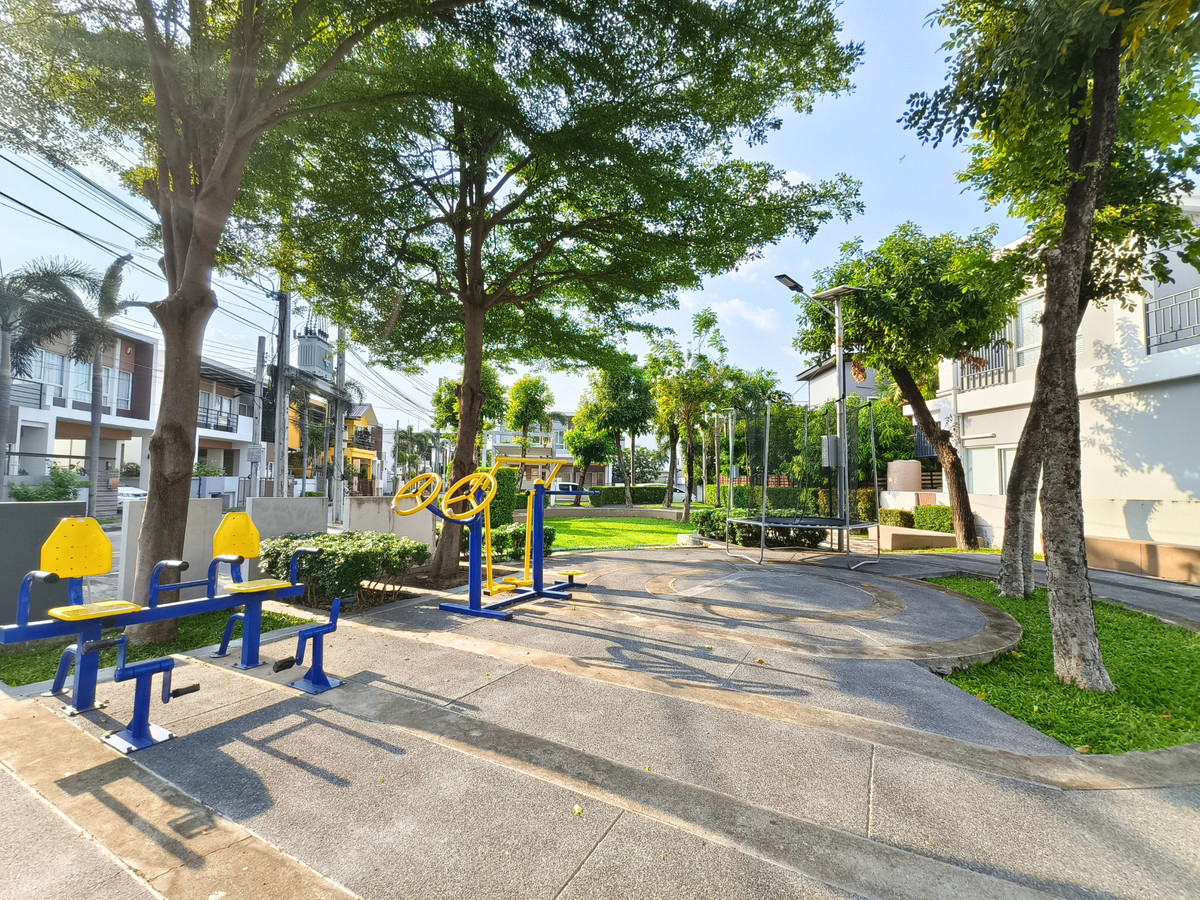 ขายบ้านมีนบุรี-ร่มเกล้า : ขาย บ้านเดี่ยว Parkway Aliv รามคำแหง (ปาร์คเวย์ชาเล่ต์ เฟสใหม่) ติดรถไฟฟ้า 3 ห้องนอน 3 ห้องน้ำ บ้านสวยไม่ต้องซ่อม พร้อมตกแต่ง