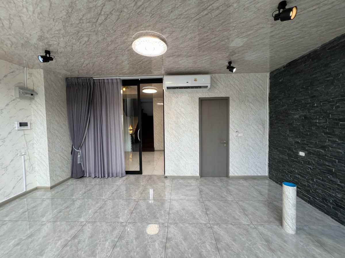 For RentHome OfficeOnnut, Udomsuk : For rent, Modern Home Office, Soi On Nut 30, Sukhumvit 77, Bangkok | FOR RENT - MODERN HOME OFFICE SOI ONNUT 30 SUKHUMVIT 77, BANGKOK