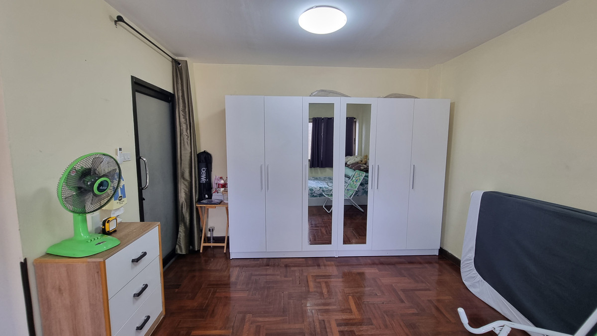 For RentTownhomeSukhumvit, Asoke, Thonglor : Townhouse for rent in Phrom Phong, suitable for living. Or make a home office of 500 sq m.