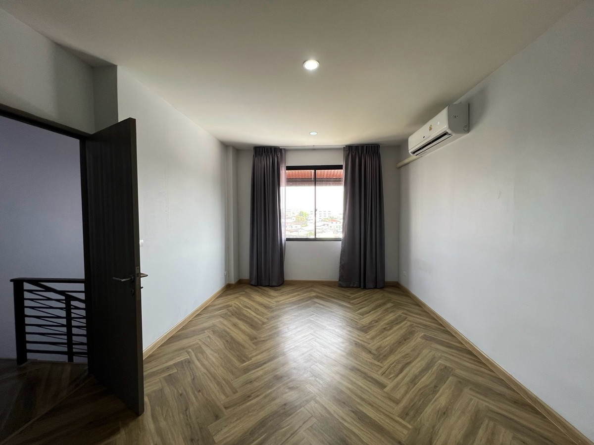 For RentHome OfficeOnnut, Udomsuk : For rent, Modern Home Office, Soi On Nut 30, Sukhumvit 77, Bangkok | FOR RENT - MODERN HOME OFFICE SOI ONNUT 30 SUKHUMVIT 77, BANGKOK