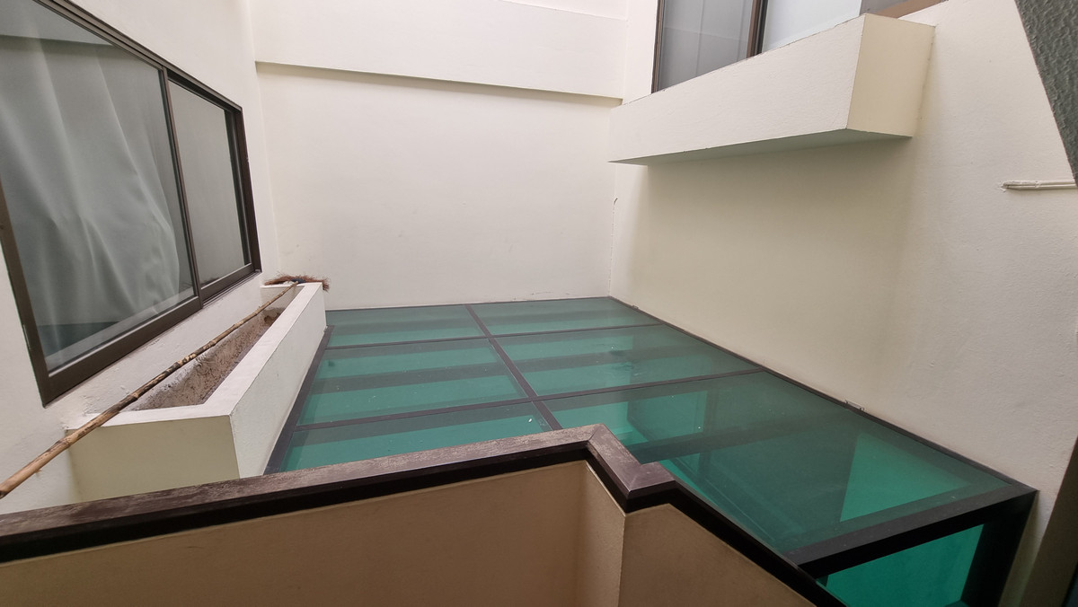 For RentTownhomeSukhumvit, Asoke, Thonglor : Townhouse for rent in Phrom Phong, suitable for living. Or make a home office of 500 sq m.