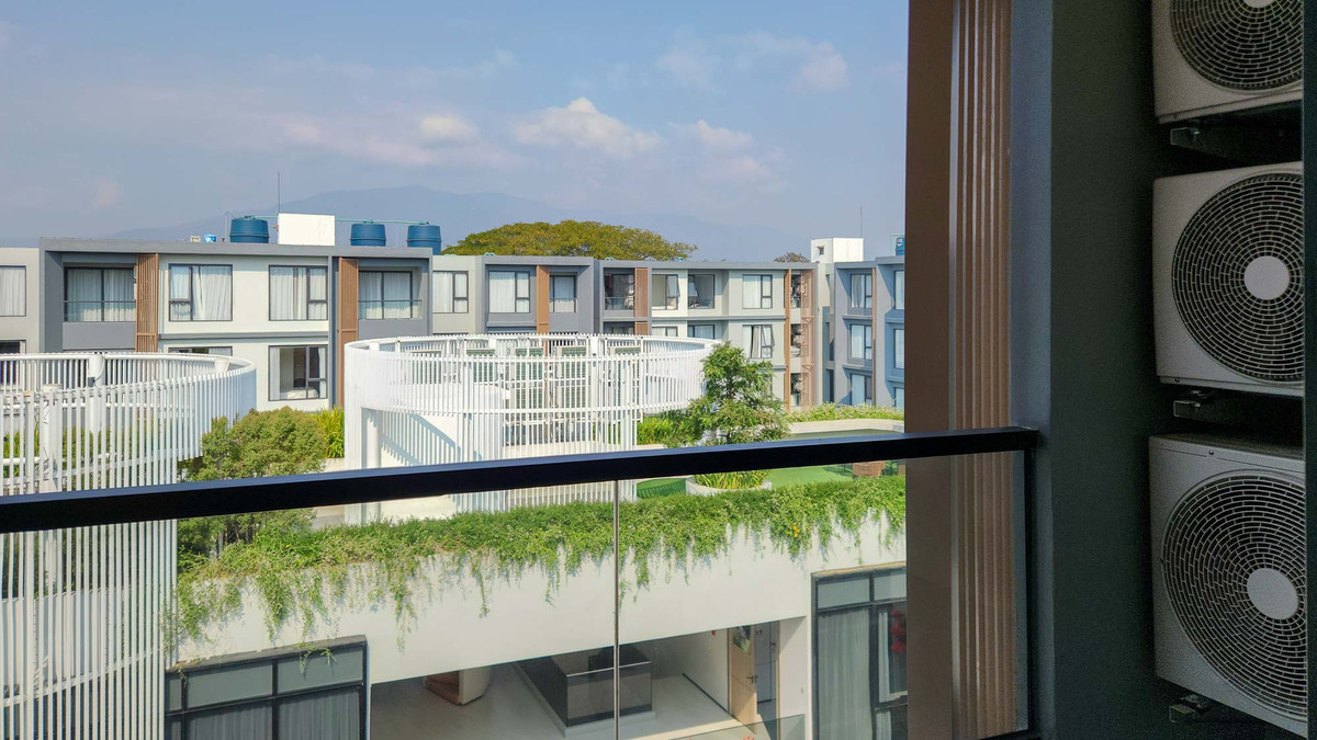 ให้เช่าคอนโดเชียงใหม่ : ยูนิตพิเศษ ขนาดใหญ่กว่าปกติ คอนโด 3 ห้องนอน ชั้นบนสุด วิวภูเขา ใกล้สนามบิน