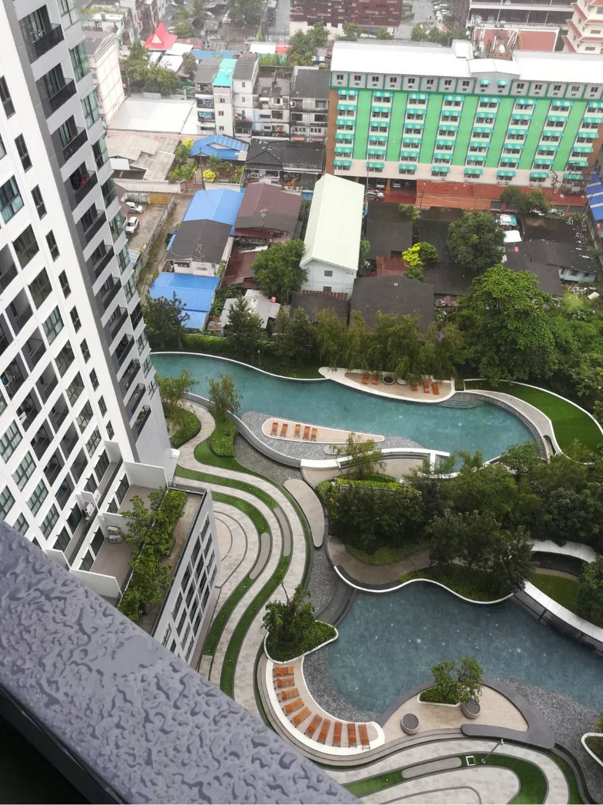 For RentCondoBangna, Bearing, Lasalle : Condo for Rent: Ideo O2 Near BTS Bang Na (approx. 300 meters)