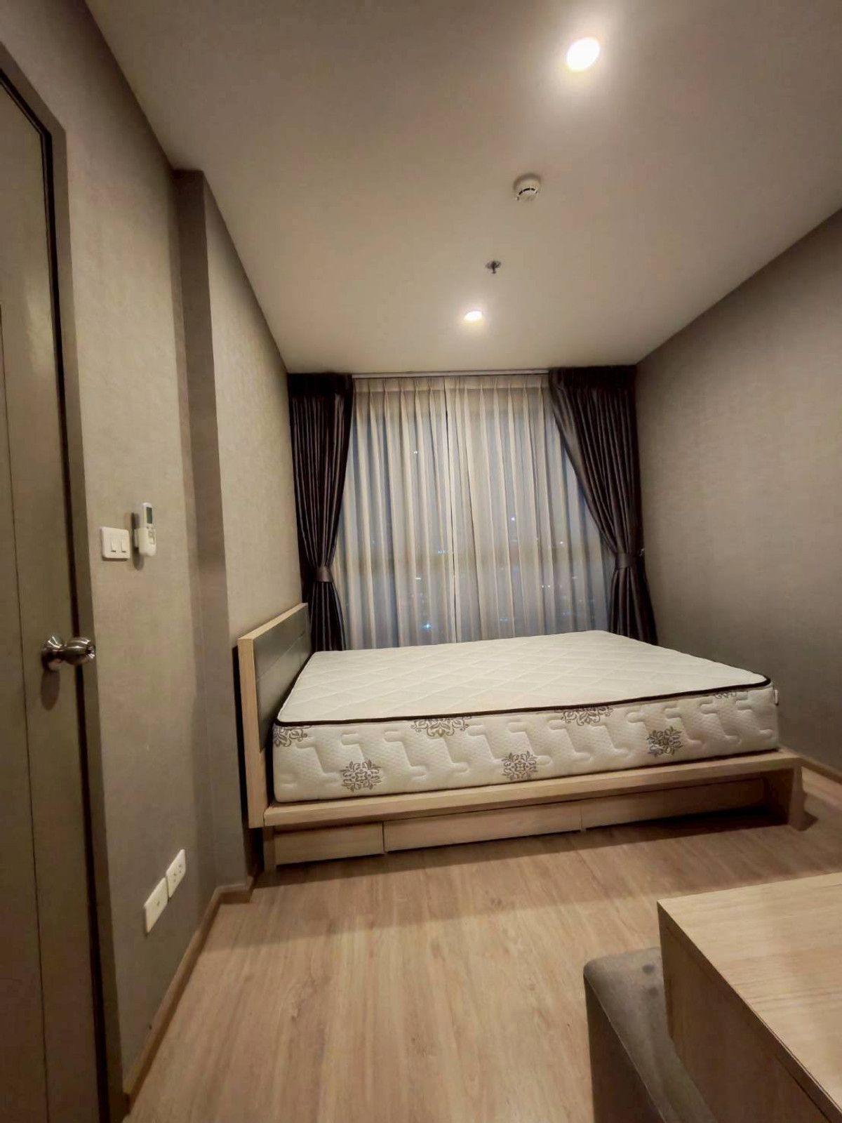 For RentCondoBangna, Bearing, Lasalle : Condo for Rent: Ideo O2 Near BTS Bang Na (approx. 300 meters)