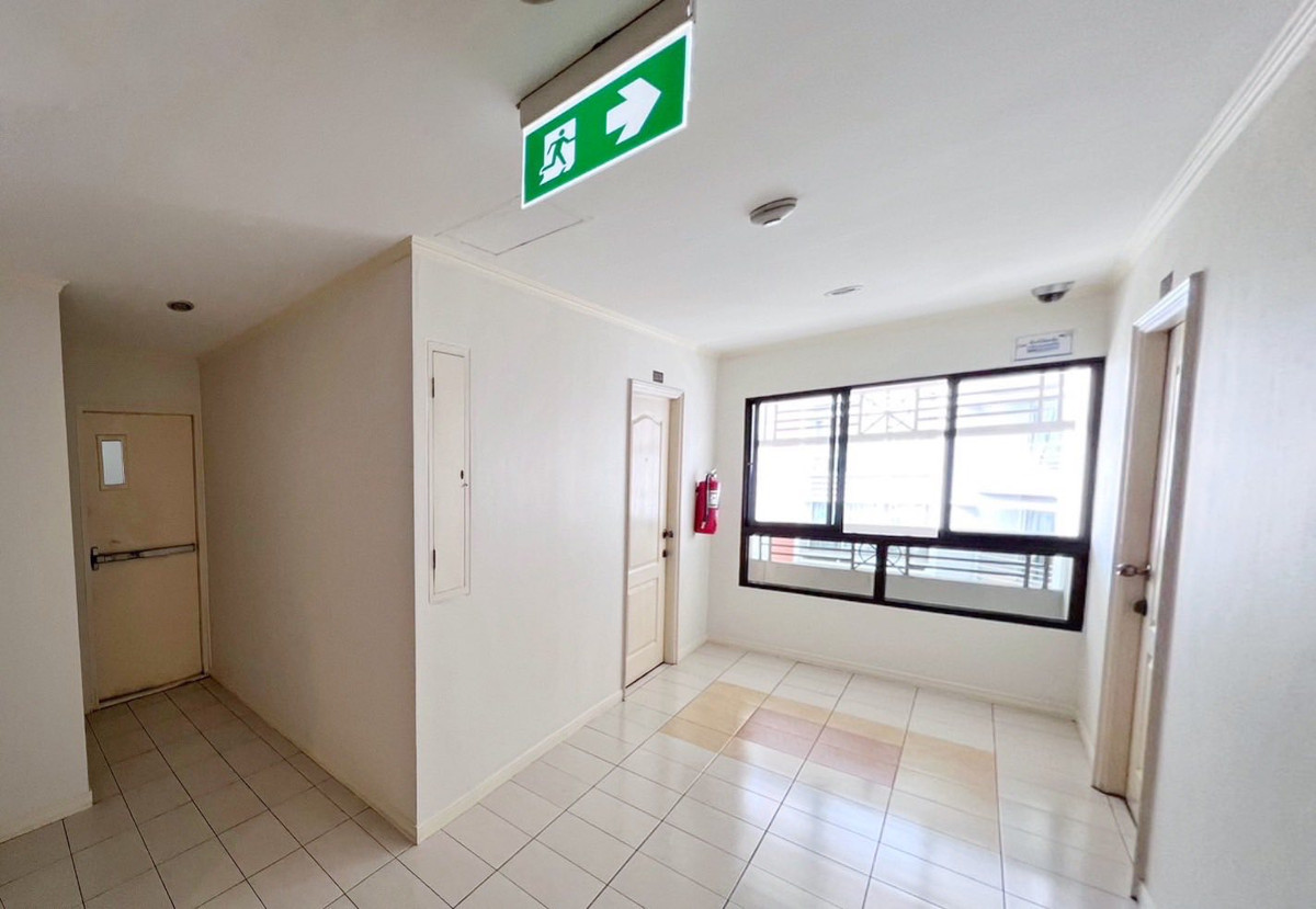 For SaleCondoSathorn, Narathiwat : ✅Top Floor Corner Unit Condo Fully Furnished Near Sathorn–Silom✅ Lumpini Place Narathiwas 24