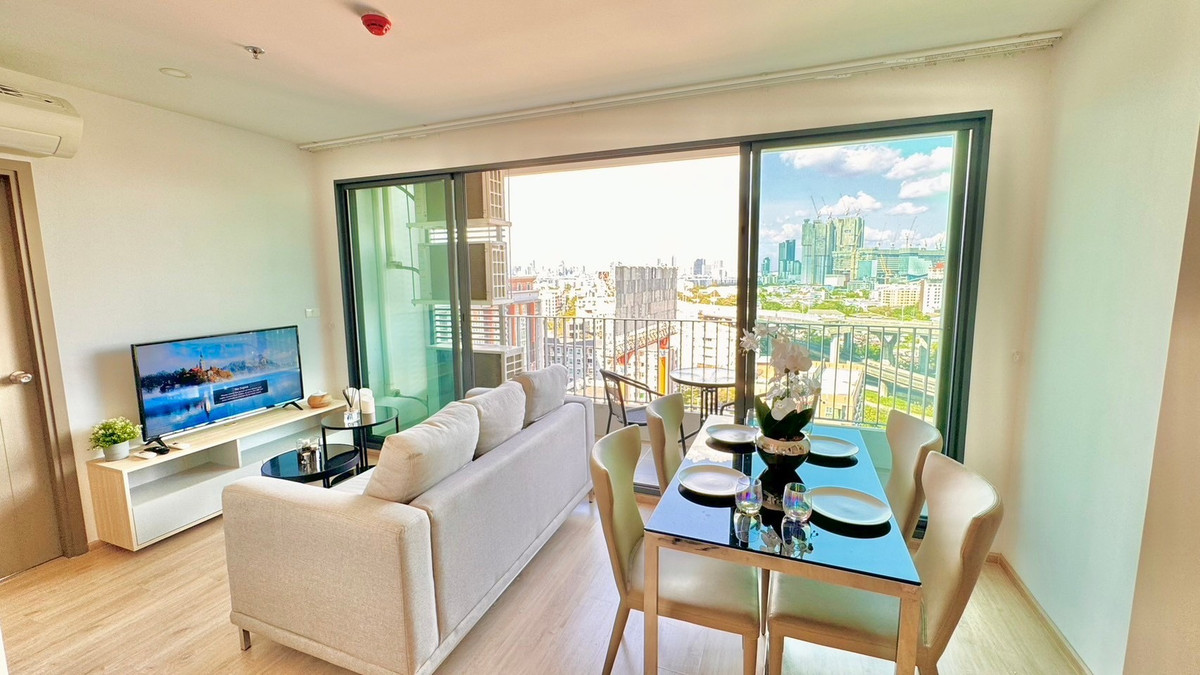 ให้เช่าคอนโดบางนา แบริ่ง ลาซาล : Condo for Rent: Ideo O2 Near BTS Bang Na (approx. 300 meters)