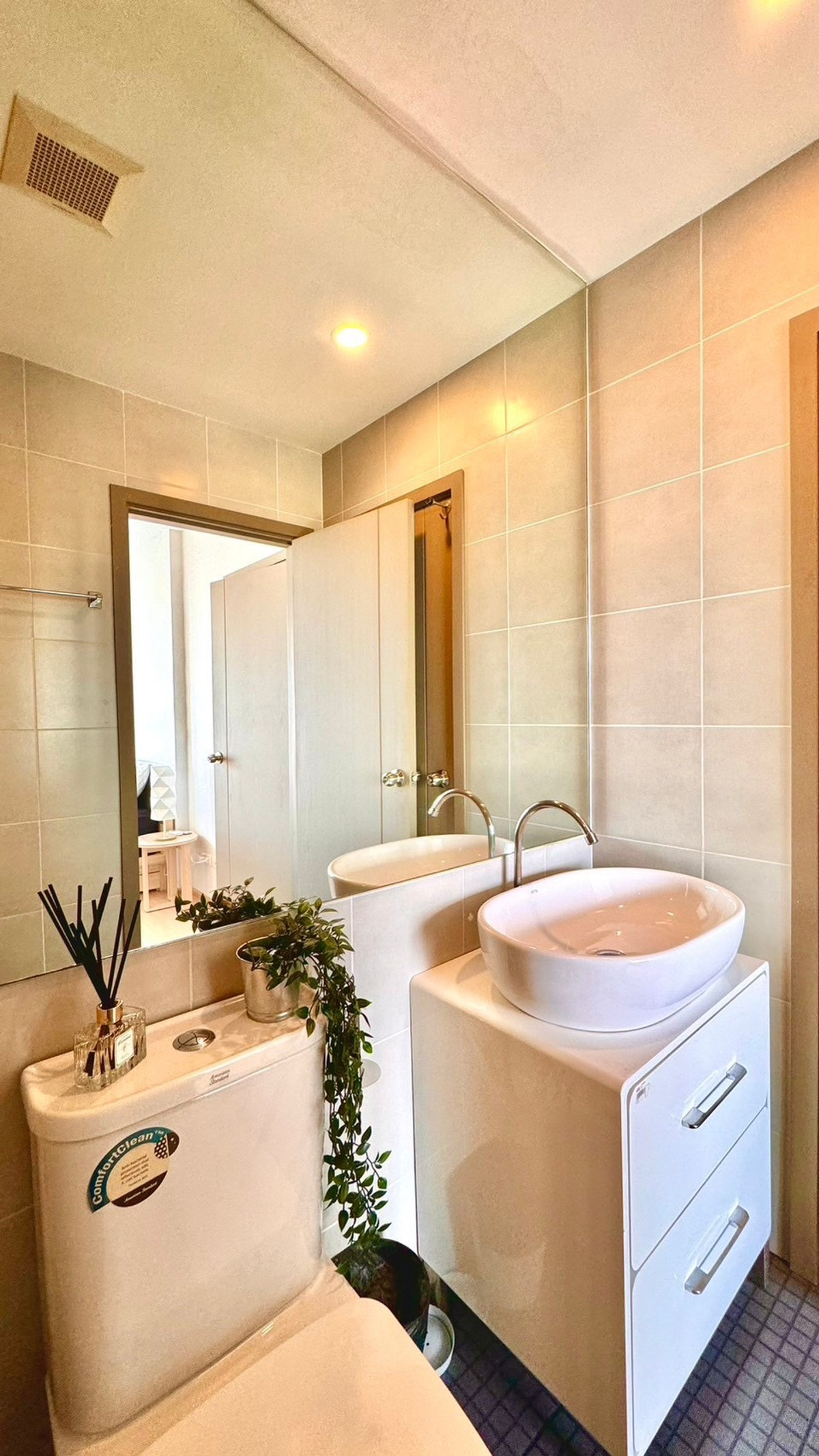 For RentCondoBangna, Bearing, Lasalle : Condo for Rent: Ideo O2 Near BTS Bang Na (approx. 300 meters)