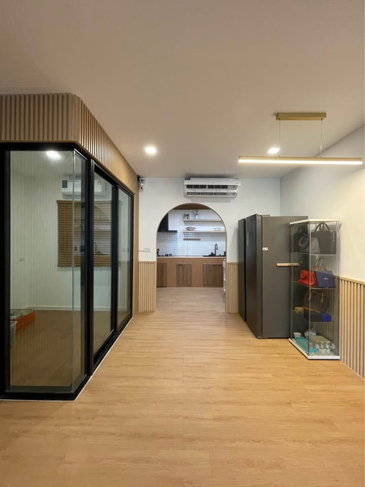 For RentTownhomePattanakan, Srinakarin : 📌For rent, 3-story townhome, Patio Srinakarin–Rama 9 (Krungthep Kreetha zone), beautiful house, fully decorated. Furniture and electrical appliances ready to move in. Located in a potential location Next to Krungthep Kreetha golf course, good atmosphere, 