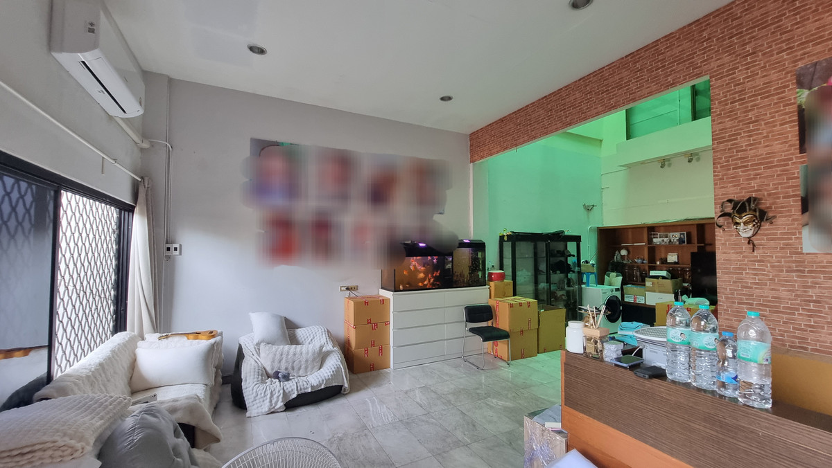 For RentTownhomeSukhumvit, Asoke, Thonglor : Townhouse for rent in Phrom Phong, suitable for living. Or make a home office of 500 sq m.