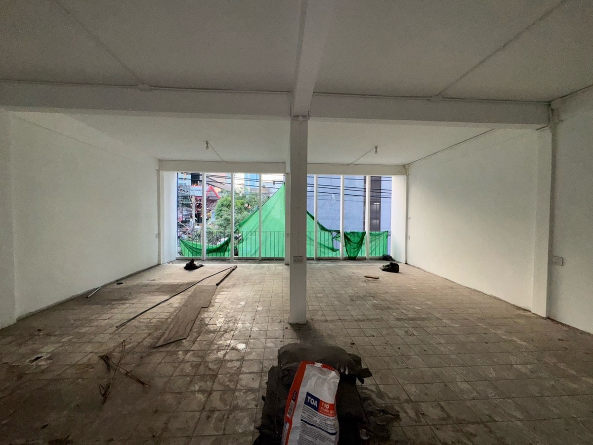 ให้เช่าอาคารพาณิชย์สุขุมวิท อโศก ทองหล่อ : ปล่อยเช่า อาคารพาณิชย์ 2 คูหา 3 ชั้น + ดาดฟ้า @ ซอยเอกมัย 12 สุขุมวิท 63 จอดรถได้ที่ DONKI TONGLOR