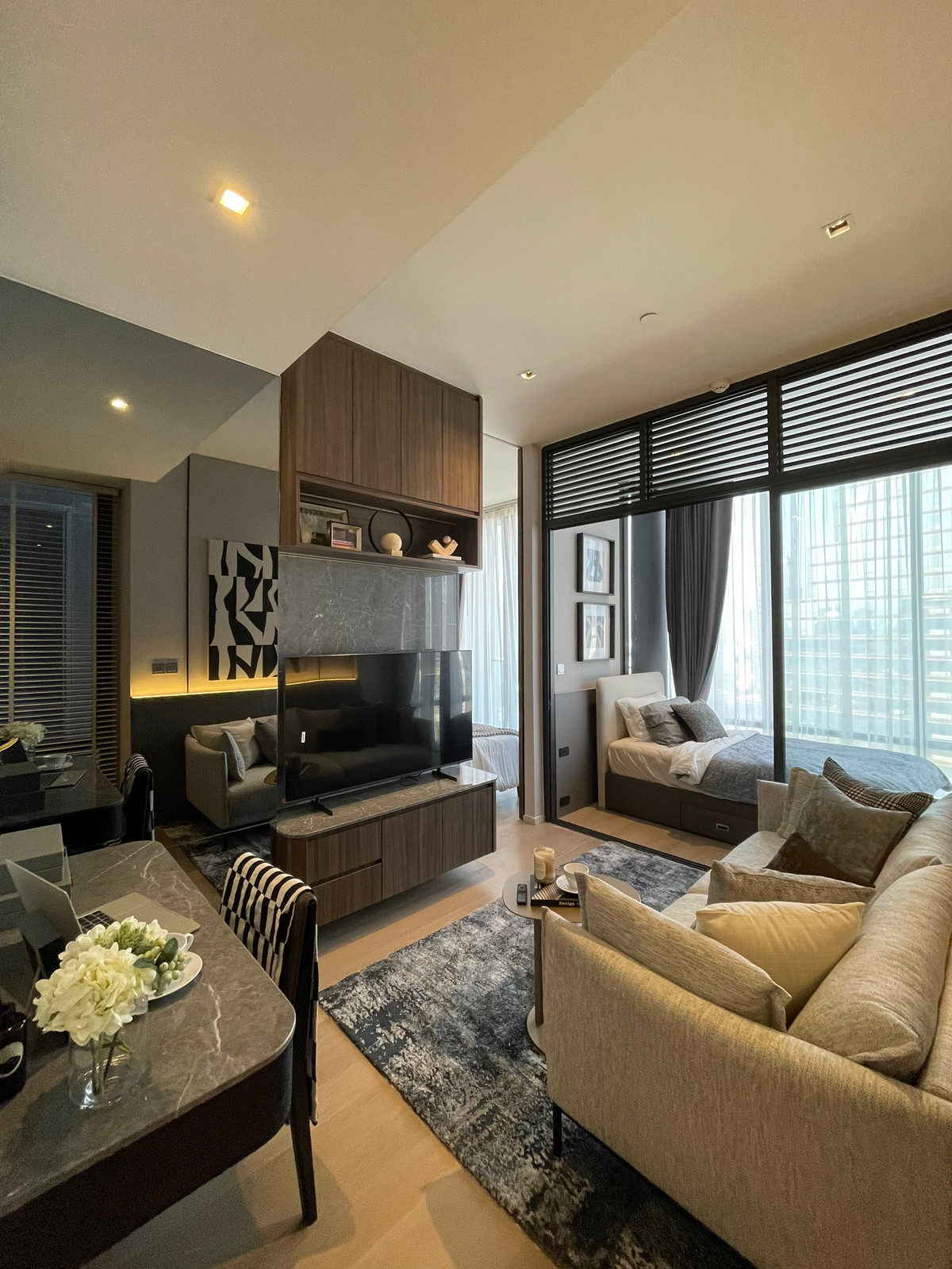 For SaleCondoSilom, Saladaeng, Bangrak : 2 BED 1BATH NEW SERIES, high floor, unblocked view, fully decorated, beautiful, ready to move in, free transfer day expenses, call 088-2389494.