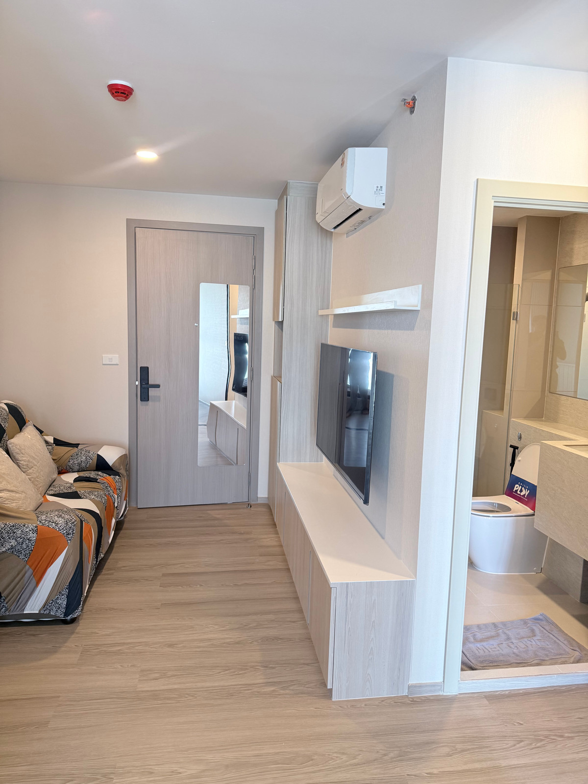 ให้เช่าคอนโดปิ่นเกล้า จรัญสนิทวงศ์ : ให้เช่าคอนโด Origin Play Bangkhunnon ห้องสวย วิวคลองบางกอกน้อย พร้อมอยู่