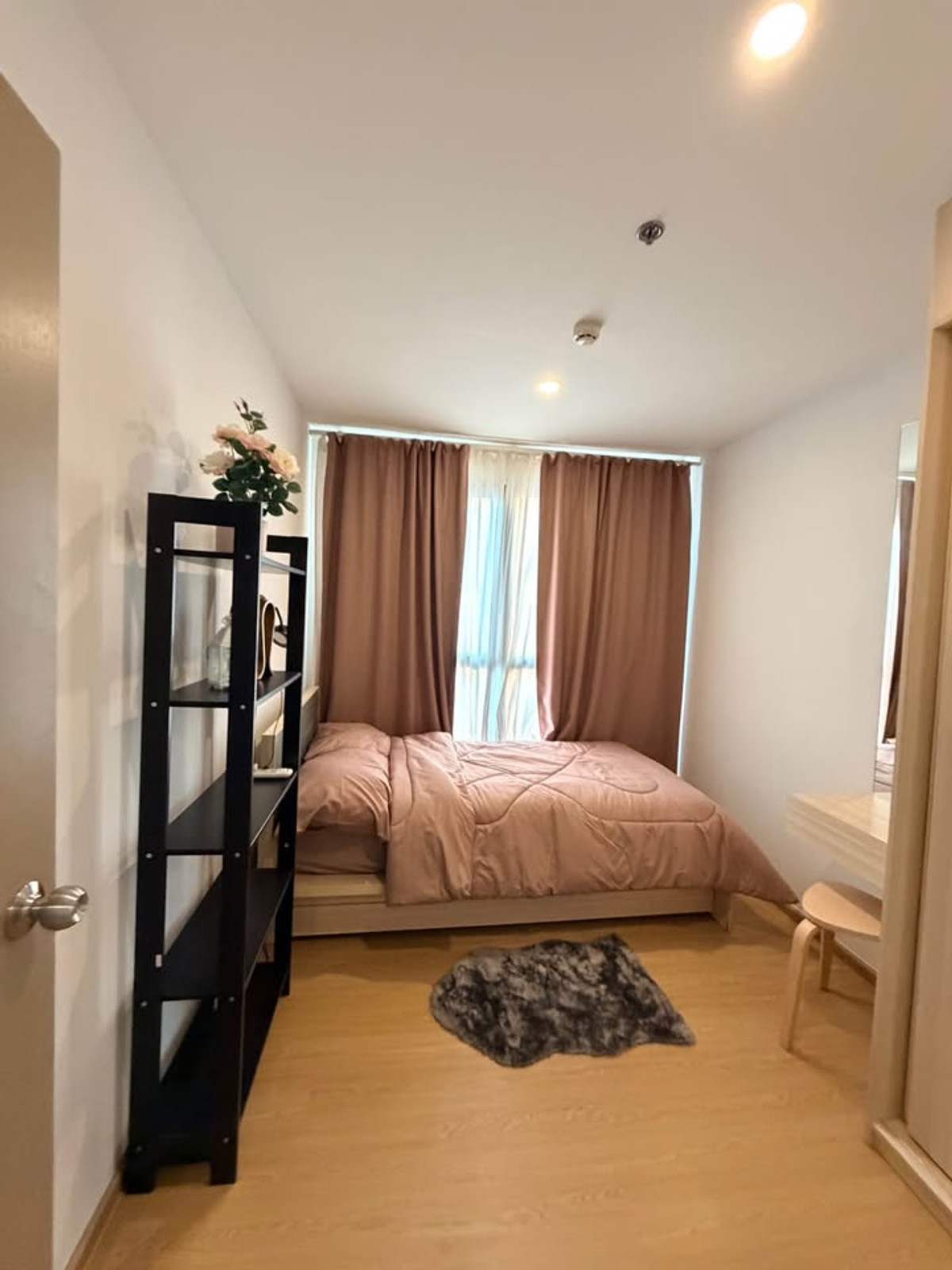 For RentCondoBangna, Bearing, Lasalle : Condo for Rent: Ideo O2 Near BTS Bang Na (approx. 300 meters)