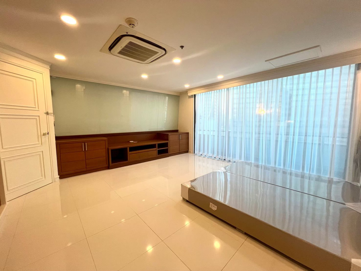 ให้เช่าคอนโดคลองเตย กล้วยน้ำไท : ✅ให้เช่าห้อง Penthouses ว่างพร้อมเข้าอยู่🔥Lumpini Park View ( 3 ห้องนอน 4 ห้องน้ำ, 267 ตรม.) ราคาเช่า 150,000/month Tel.0922635410 เอิร์ธ