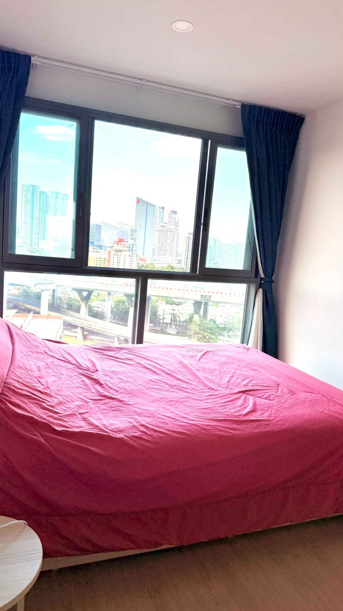 For RentCondoBangna, Bearing, Lasalle : Condo for Rent: Ideo O2 Near BTS Bang Na (approx. 300 meters)