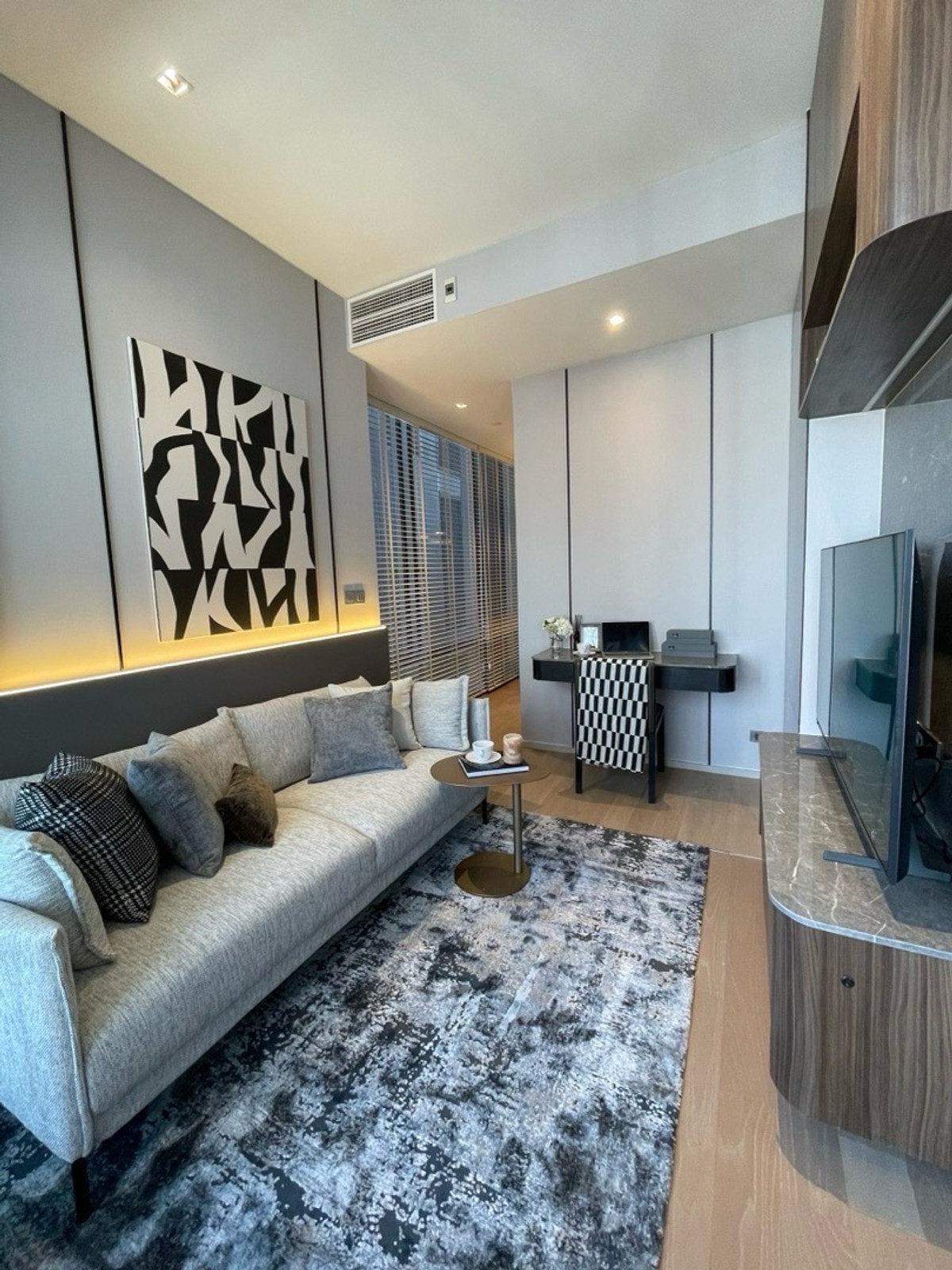 ขายคอนโดสีลม ศาลาแดง บางรัก : 👑 ขาย ห้องตัวอย่าง คอนโดหรู Ashton Silom 👑BTS ช่องนนทรี 2/1 Bed 50.3 sqm ราคา 10.99 ล้านบาท 