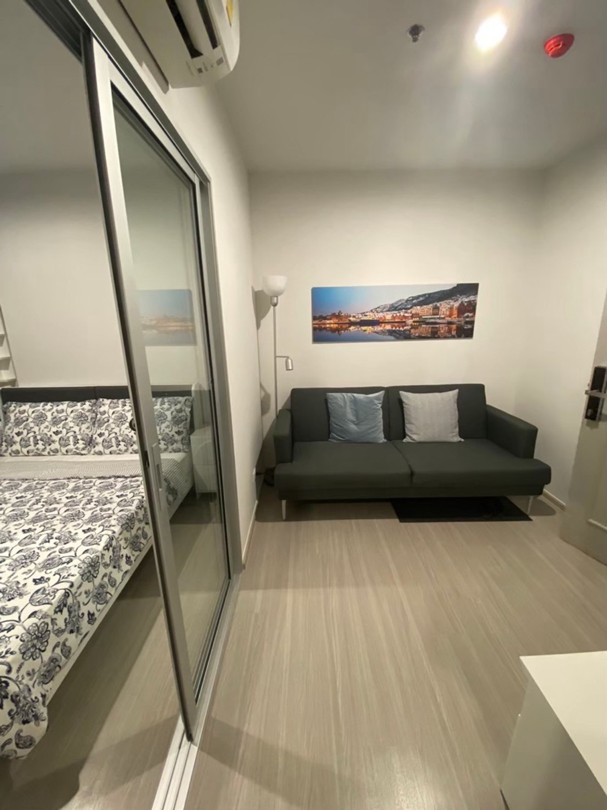 For RentCondoBang kae, Phetkasem : 🔥Guaranteed price, Building A at the front and has a TV. 
🥰If you're next to MRT Phasi Charoen and Seacon Bang Khae Department Store, you must come here.🥰