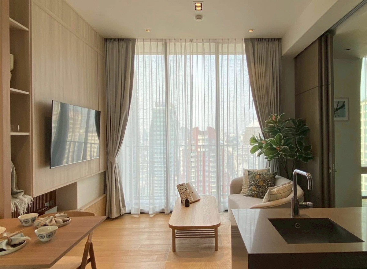 For RentCondoWitthayu, Chidlom, Langsuan, Ploenchit : Condo for rent 28CHIDLOM 47,000 baht 1 bedrooms 1 bathrooms 40 sq.m. BTS Chidlom (300 meters) near Sukhumvit, Rama 9, Ratchadaphisek, Ratchadamri, Rama 4, Sathorn, Silom, Chulalongkorn, Siam Square, Centralworld, Asoke