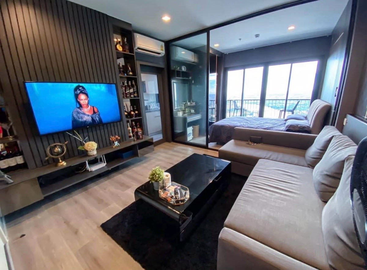 ให้เช่าคอนโดรัตนาธิเบศร์ สนามบินน้ำ พระนั่งเกล้า : 🩷ให้เช่าห้องคอนโด Politant Rive สนามบินน้ำ ห้องชั้น53 ขนาด 31 ตรม. บิ้วอินทั้งห้องพร้อมเฟอร์นิเจอร์และเครื่องใช้ไฟฟ้าครบครัน วิวห้องเป็นทั้งแม่น้ำและซิตี้ พร้อมส่วนกลางLuxuryครบวงจรระดับโรงแรมห้าดาว 

#เดือนละ15000บาท 
line @900cqqhk tel 0859114585 