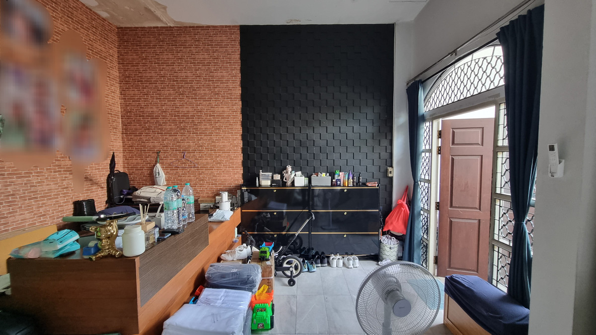 For RentTownhomeSukhumvit, Asoke, Thonglor : Townhouse for rent in Phrom Phong, suitable for living. Or make a home office of 500 sq m.