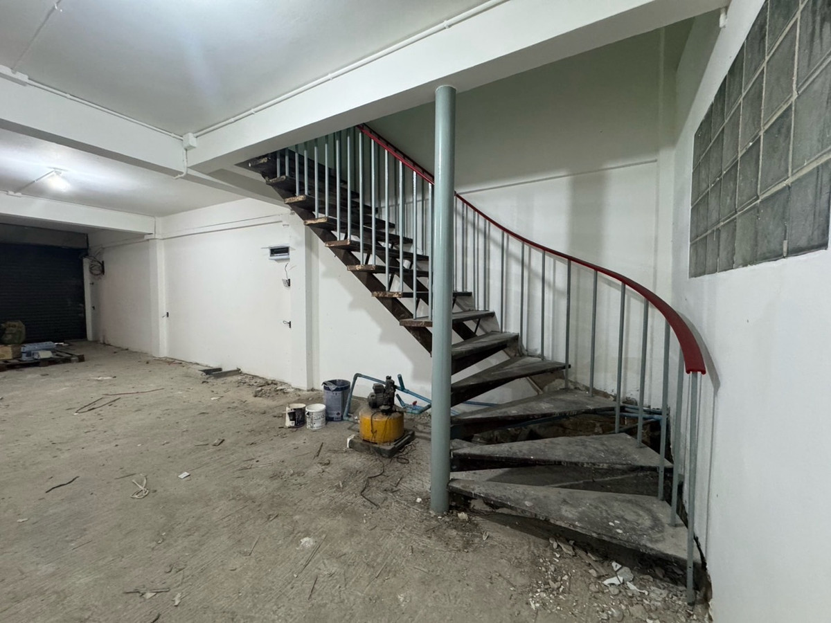 ให้เช่าอาคารพาณิชย์สุขุมวิท อโศก ทองหล่อ : ปล่อยเช่า อาคารพาณิชย์ 2 คูหา 3 ชั้น + ดาดฟ้า @ ซอยเอกมัย 12 สุขุมวิท 63 จอดรถได้ที่ DONKI TONGLOR