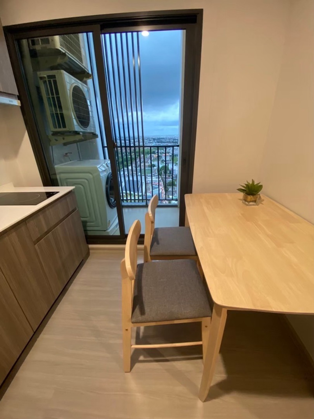 For RentCondoBang kae, Phetkasem : 🔥Guaranteed price, Building A at the front and has a TV. 
🥰If you're next to MRT Phasi Charoen and Seacon Bang Khae Department Store, you must come here.🥰