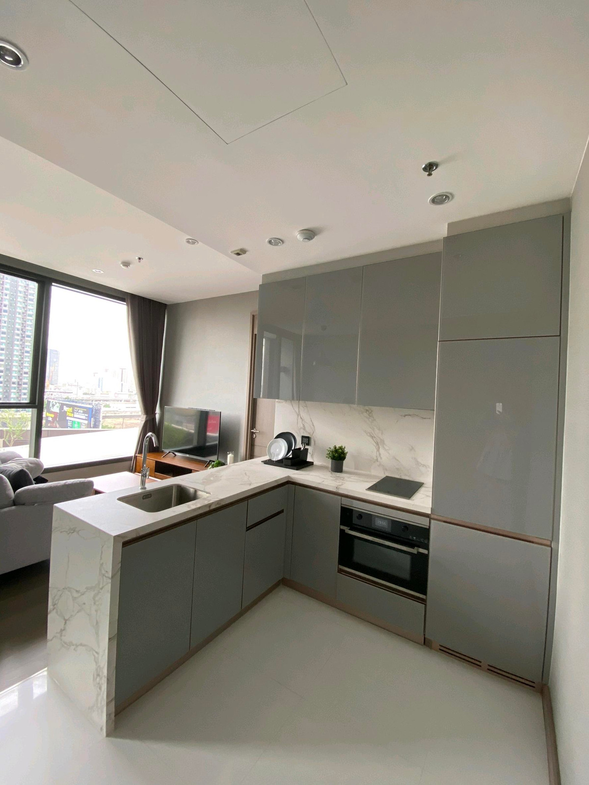 For RentCondoRama9, Petchburi, RCA : [For rent]🏢The Esse at Singha Complex price 40,000 baht/month ❗️Cheapest in the building❗️

1 bedroom, 1 bathroom
Size 48.72 sq m.
Floor 20+
Price 40,000 baht/month💵
⭕️Room ready to move in 21/4/26⭕️

Contact to make an appointment to view the room 