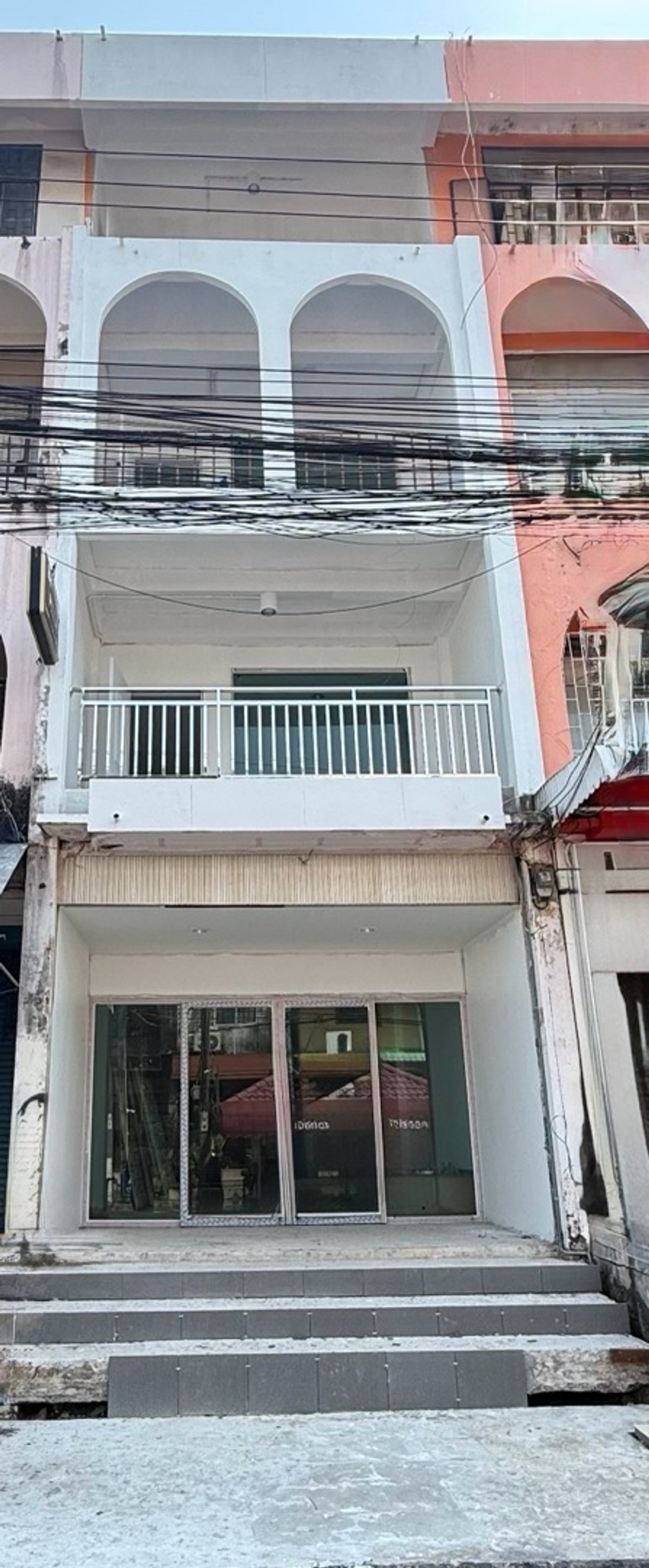 ให้เช่าอาคารพาณิชย์พัฒนาการ ศรีนครินทร์ : ให้เช่าอาคารพาณิชย์ 4 ชั้น ซอยพัฒนาการ 61 ทำเลชุมชน เหมาะทำธุรกิจ